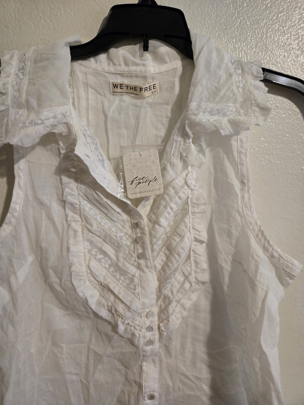 We The Free Women's White Sleeveless Ruffle Button Front Top